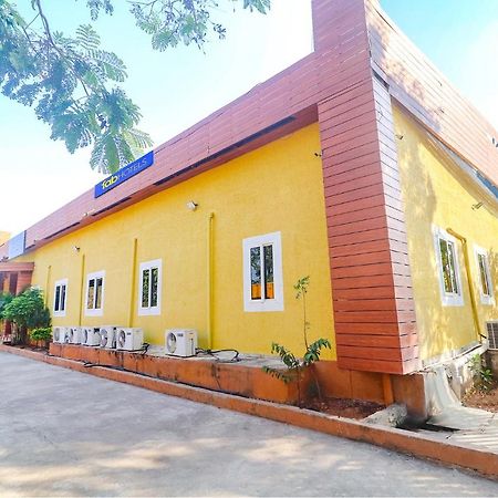 Fabexpress Airport Stay Inn - Nr Hyderabad International Airport, Shamshabad Екстериор снимка